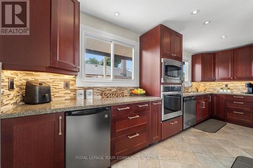 720 Cortez Avenue, Pickering (Bay Ridges), ON - Indoor Photo Showing Kitchen With Stainless Steel Kitchen