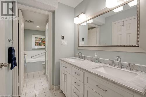 2121 Lakeshore Road Unit# 401, Burlington, ON - Indoor Photo Showing Bathroom