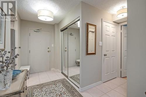 2121 Lakeshore Road Unit# 401, Burlington, ON - Indoor Photo Showing Other Room