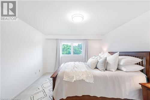 831 Maple Avenue, Milton, ON - Indoor Photo Showing Bedroom