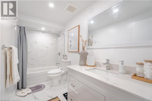 831 Maple Avenue, Milton, ON - Indoor Photo Showing Bathroom