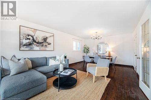 831 Maple Avenue, Milton, ON - Indoor Photo Showing Living Room