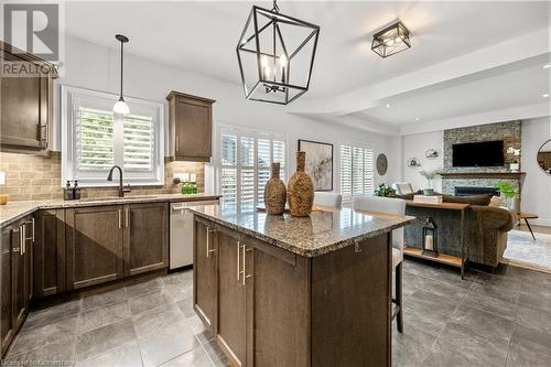 20 Blackburn Lane, Hamilton, ON - Indoor Photo Showing Kitchen With Upgraded Kitchen