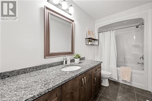 20 Blackburn Lane, Hamilton, ON - Indoor Photo Showing Bathroom