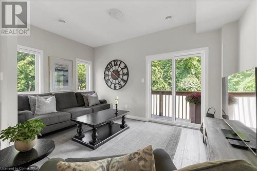 720 Grey Street Unit# 22, Brantford, ON - Indoor Photo Showing Living Room