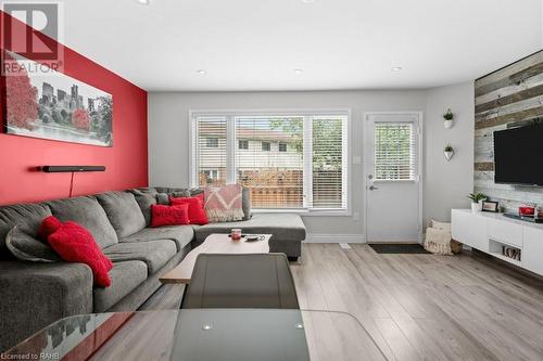 120 Quigley Road Unit# 55, Hamilton, ON - Indoor Photo Showing Living Room