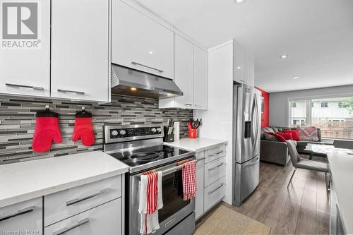 120 Quigley Road Unit# 55, Hamilton, ON - Indoor Photo Showing Kitchen