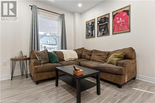 126 Cavell Avenue, Hamilton, ON - Indoor Photo Showing Living Room