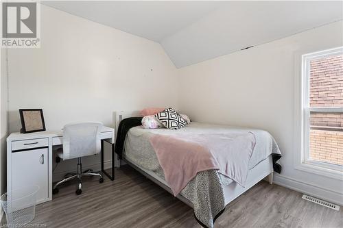 126 Cavell Avenue, Hamilton, ON - Indoor Photo Showing Bedroom