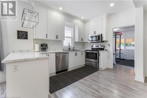 126 Cavell Avenue, Hamilton, ON - Indoor Photo Showing Kitchen