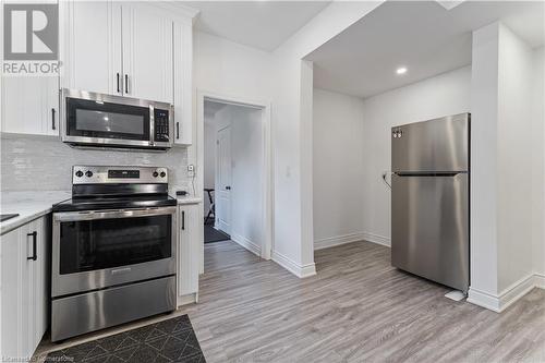 126 Cavell Avenue, Hamilton, ON - Indoor Photo Showing Kitchen