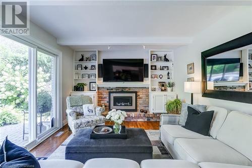 1331 Tyandaga Park Drive, Burlington, ON - Indoor Photo Showing Living Room With Fireplace