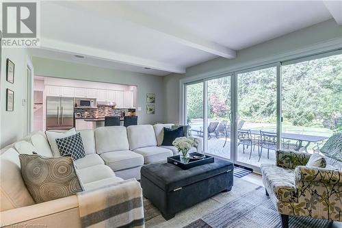 1331 Tyandaga Park Drive, Burlington, ON - Indoor Photo Showing Living Room