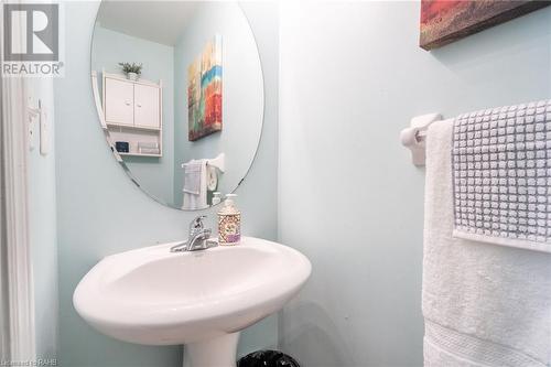 63 Fiddlehead Crescent, Waterdown, ON - Indoor Photo Showing Bathroom