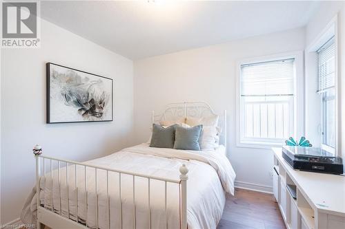 63 Fiddlehead Crescent, Waterdown, ON - Indoor Photo Showing Bedroom