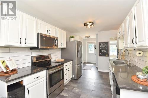 40 Mcmurray Street, Brantford, ON - Indoor Photo Showing Kitchen With Double Sink With Upgraded Kitchen