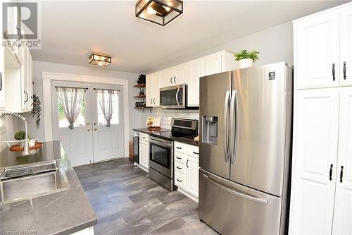 40 Mcmurray Street, Brantford, ON - Indoor Photo Showing Kitchen