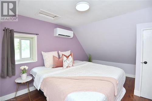 40 Mcmurray Street, Brantford, ON - Indoor Photo Showing Bedroom