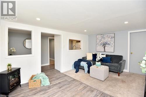 40 Mcmurray Street, Brantford, ON - Indoor Photo Showing Living Room