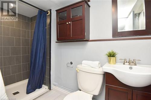 40 Mcmurray Street, Brantford, ON - Indoor Photo Showing Bathroom