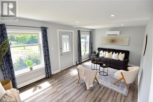 40 Mcmurray Street, Brantford, ON - Indoor Photo Showing Living Room