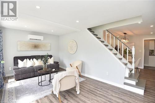 40 Mcmurray Street, Brantford, ON - Indoor Photo Showing Living Room