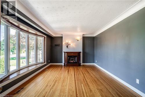 5 Lorne Avenue, Grimsby, ON - Indoor With Fireplace