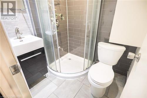 1817 Bonnymede Drive, Mississauga, ON - Indoor Photo Showing Bathroom