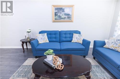 1817 Bonnymede Drive, Mississauga, ON - Indoor Photo Showing Living Room