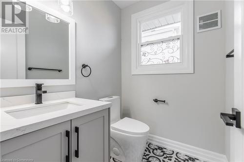 2 Thorndale Avenue Unit# 2C, St. Catharines, ON - Indoor Photo Showing Bathroom