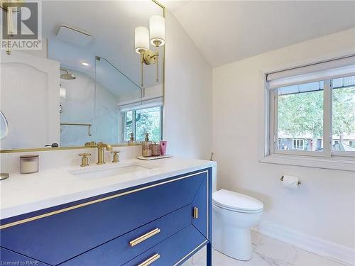 144 Old Ancaster Road, Dundas, ON - Indoor Photo Showing Bathroom