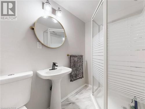 144 Old Ancaster Road, Dundas, ON - Indoor Photo Showing Bathroom