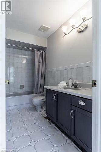 1475 Upper Gage Avenue Unit# 9, Hamilton, ON - Indoor Photo Showing Bathroom