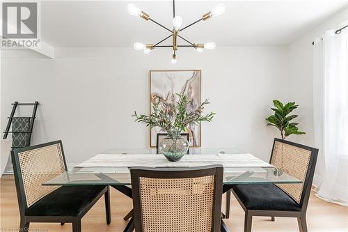 15 Barnesdale Avenue N, Hamilton, ON - Indoor Photo Showing Dining Room