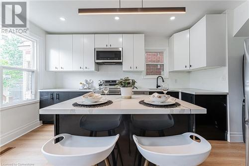 15 Barnesdale Avenue N, Hamilton, ON - Indoor Photo Showing Kitchen