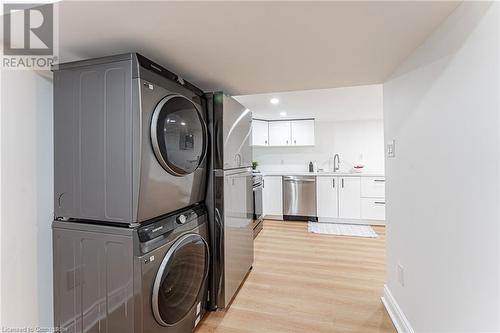 15 Barnesdale Avenue N, Hamilton, ON - Indoor Photo Showing Laundry Room