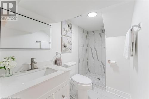 Updated 3 piece bathroom - 15 Barnesdale Avenue N, Hamilton, ON - Indoor Photo Showing Bathroom