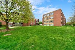 2052 COURTLAND Drive Unit# 304  Burlington, ON L7R 1R8