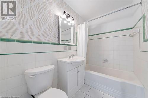 2052 Courtland Drive Unit# 304, Burlington, ON - Indoor Photo Showing Bathroom