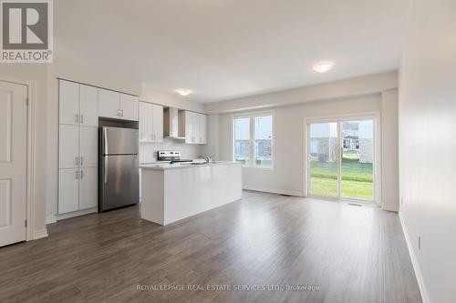 7 Mia Drive, Hamilton, ON - Indoor Photo Showing Kitchen