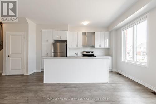 7 Mia Drive, Hamilton, ON - Indoor Photo Showing Kitchen