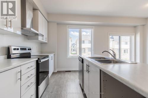 7 Mia Drive, Hamilton (Ryckmans), ON - Indoor Photo Showing Kitchen With Double Sink