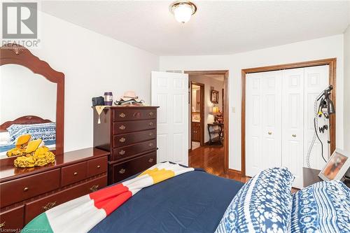 16 Chelsea Crescent, Hamilton, ON - Indoor Photo Showing Bedroom