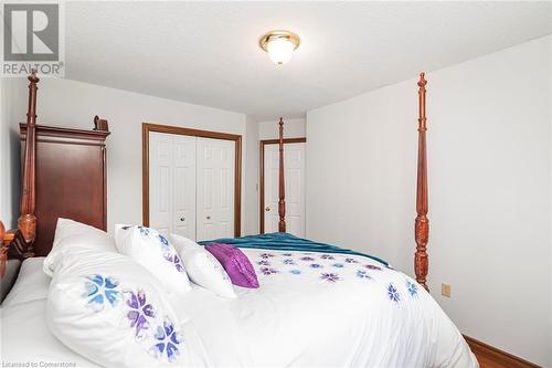 16 Chelsea Crescent, Hamilton, ON - Indoor Photo Showing Bedroom