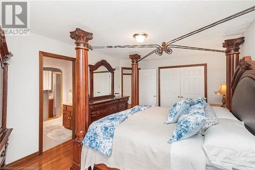 16 Chelsea Crescent, Hamilton, ON - Indoor Photo Showing Bedroom