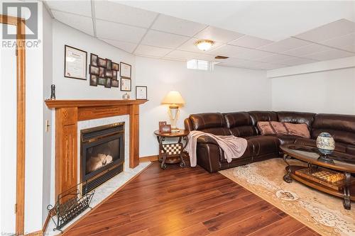 16 Chelsea Crescent, Hamilton, ON - Indoor Photo Showing Living Room With Fireplace