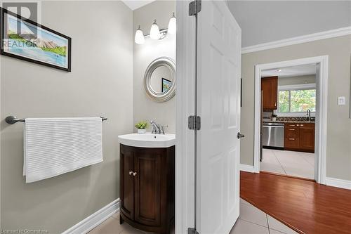 11 Douglas Road, Ancaster, ON - Indoor Photo Showing Bathroom