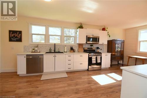 2951 Chippawa Road, Port Colborne, ON - Indoor Photo Showing Kitchen