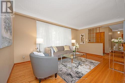 3198 Sprucehill Avenue, Burlington (Roseland), ON - Indoor Photo Showing Living Room