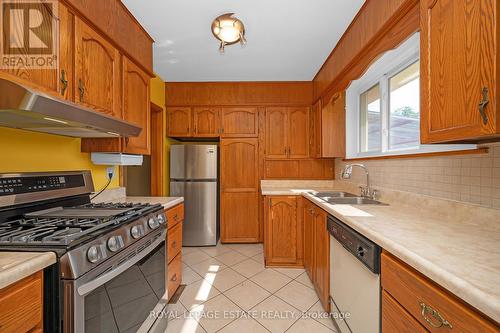 3198 Sprucehill Avenue, Burlington, ON - Indoor Photo Showing Kitchen With Double Sink